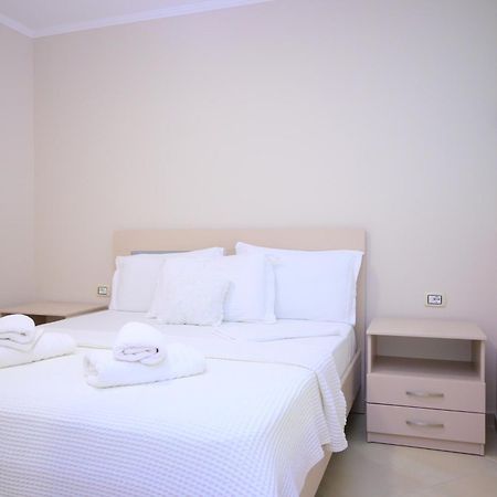 Eleana'S Apartament Саранда Екстер'єр фото