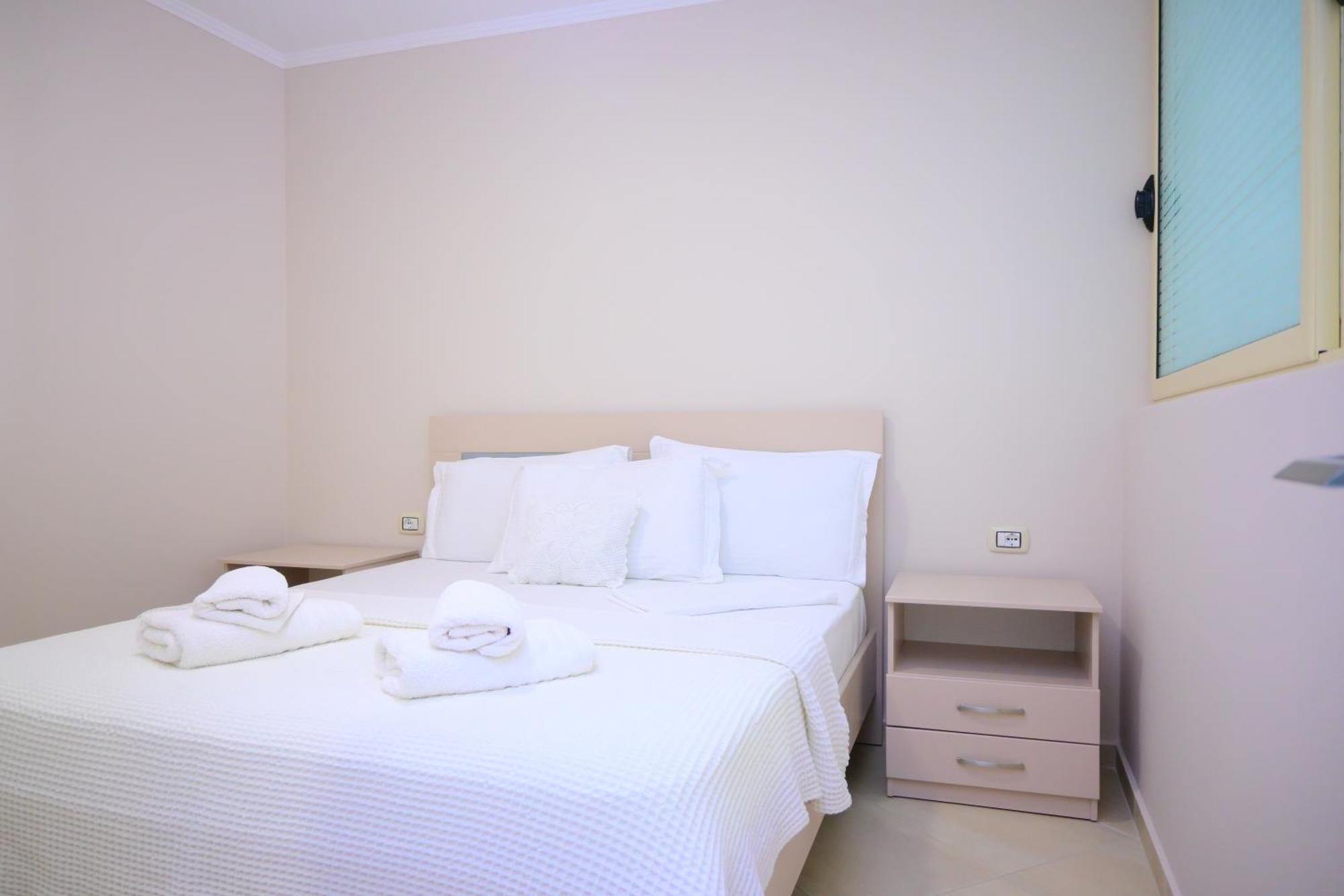 Eleana'S Apartament Саранда Екстер'єр фото